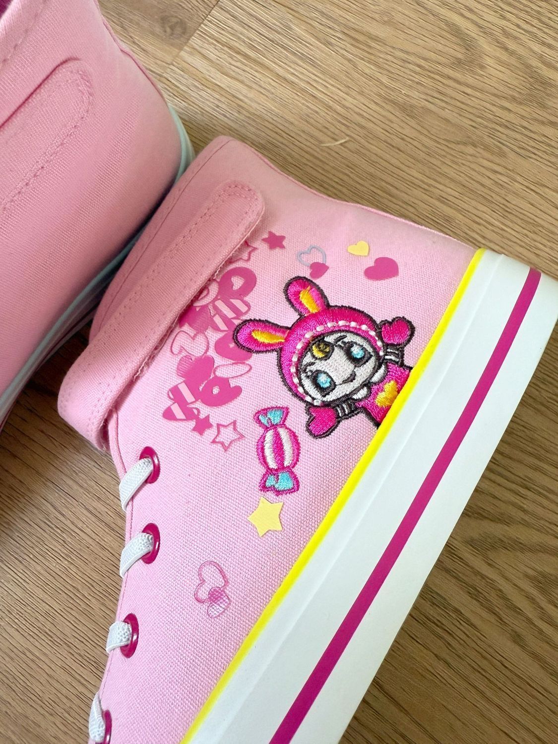 Sepatu Kanvas Pink Lucu Bordir - Embroidery Lace ulasan dan harga