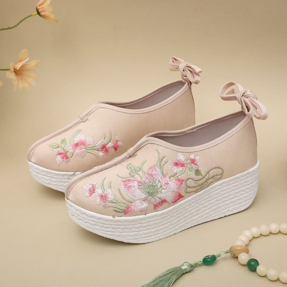 Sepatu Wanita Gaya Etnik Wedge - Embroidery Lace ulasan dan harga