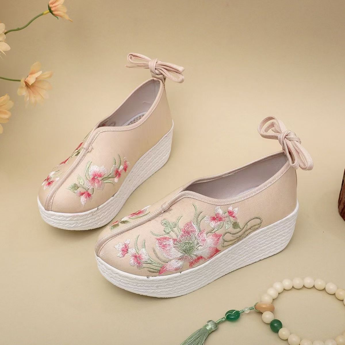Sepatu Wanita Gaya Etnik Wedge - Embroidery Lace ulasan dan harga
