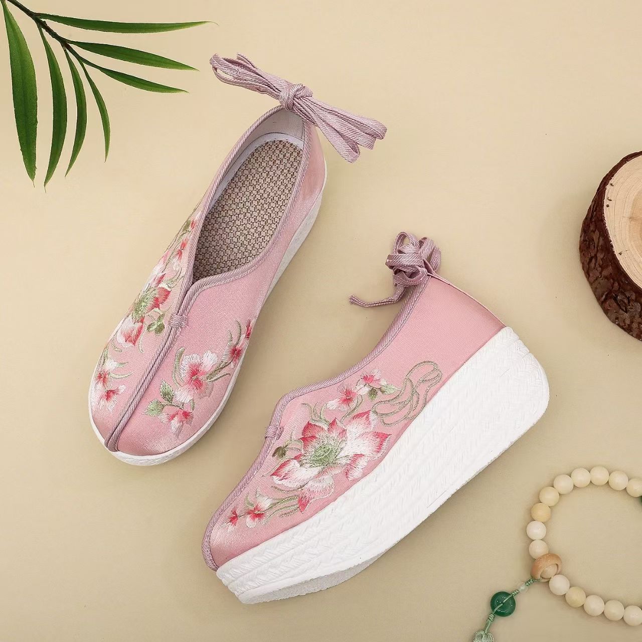 Sepatu Wanita Gaya Etnik Wedge - Embroidery Lace ulasan dan harga